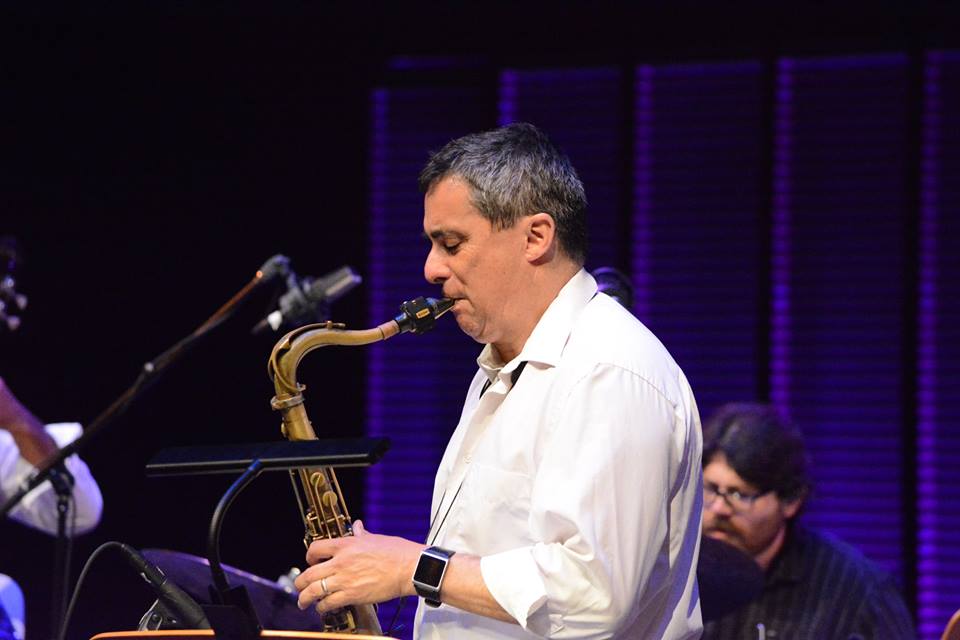 Edmund soloing with Estradas